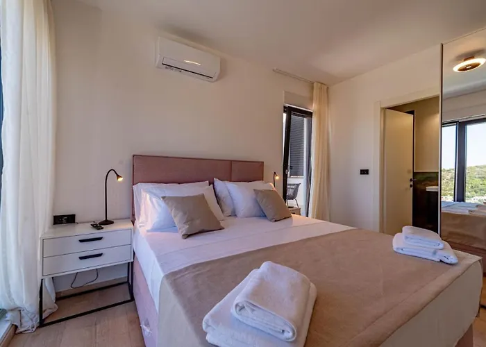 Lana By Guide * Vela Luka