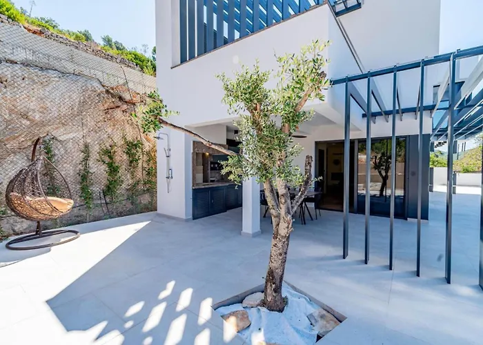 Lana By Guide Villa *