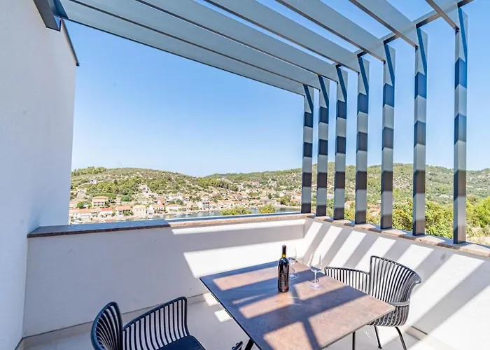 Lana By Guide Vela Luka