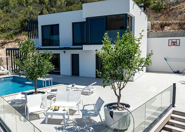 Lana By Guide Willa Vela Luka