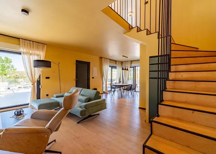 Willa Lana By Guide *